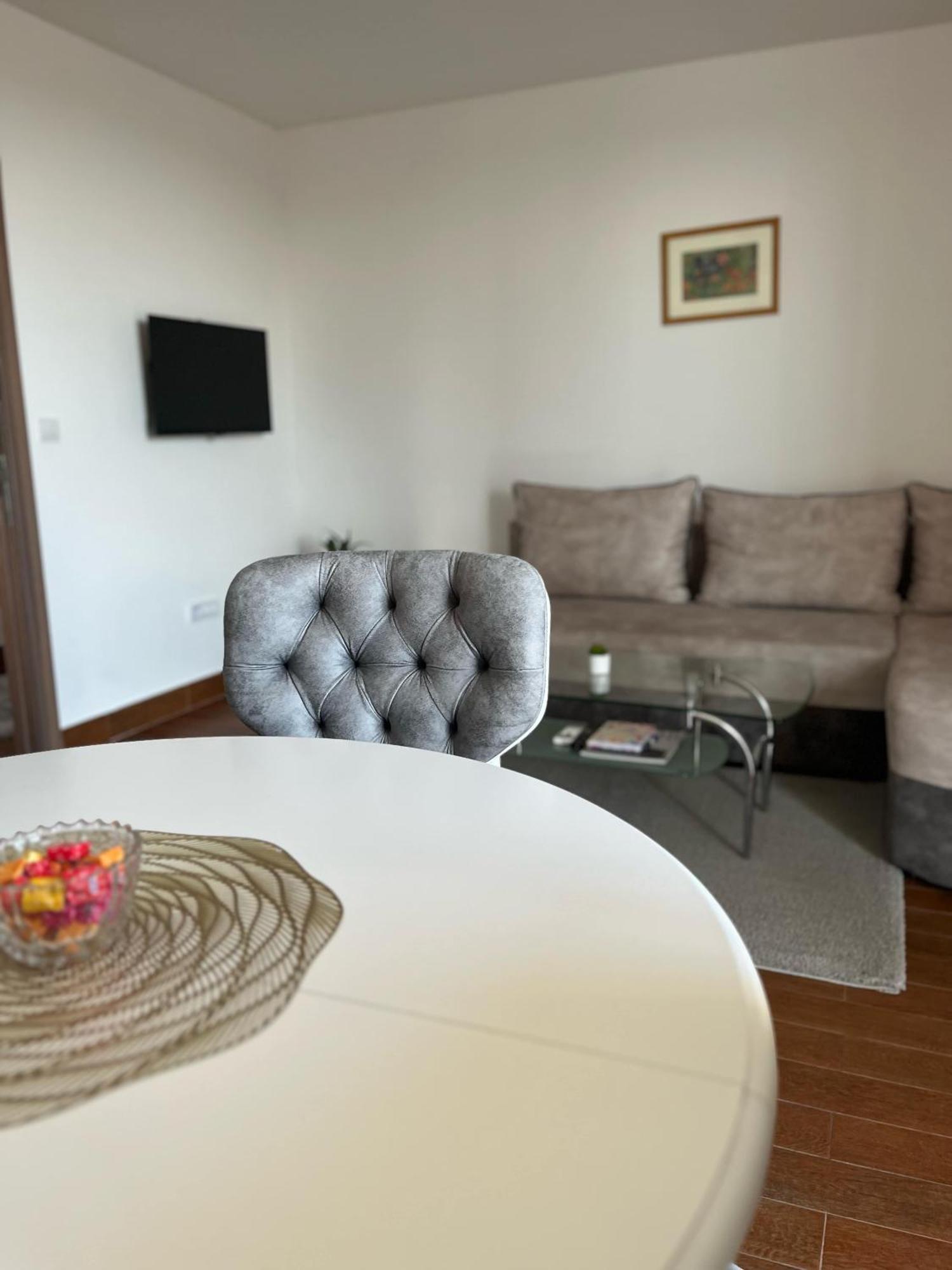 Ledine Surcin Apartment מראה חיצוני תמונה